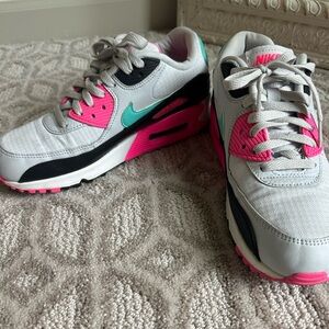 Nike Airmax 90. Women’s size 8. Used very good condition. See photos